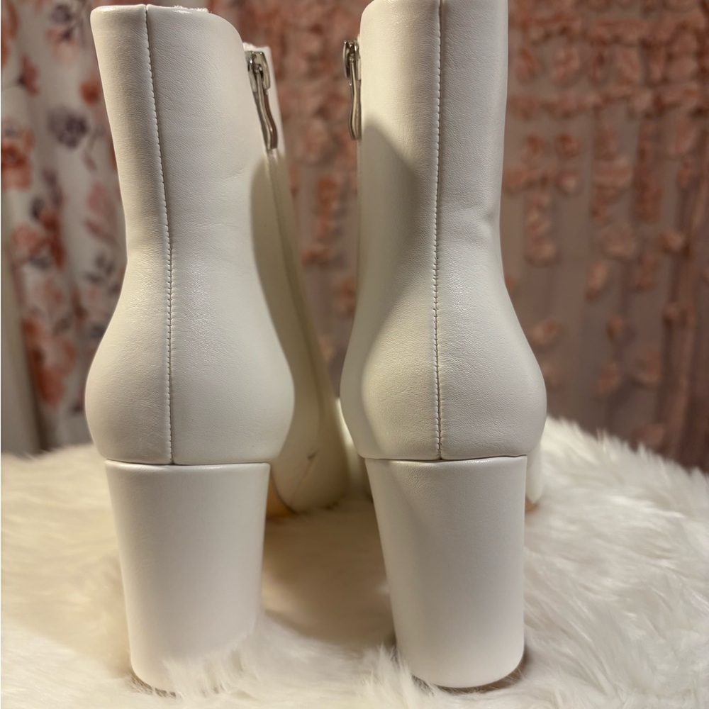 Chic White Heeled Ankle Boots - Picture 3 of 3